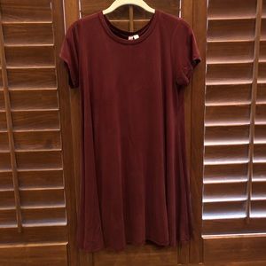Francesca’s maroon T-shirt dress